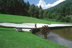長野県・諏訪湖カントリークラブ