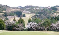 東・西・中を有する絶景の27ホール