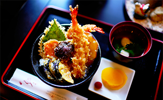 人気メニューの天丼も